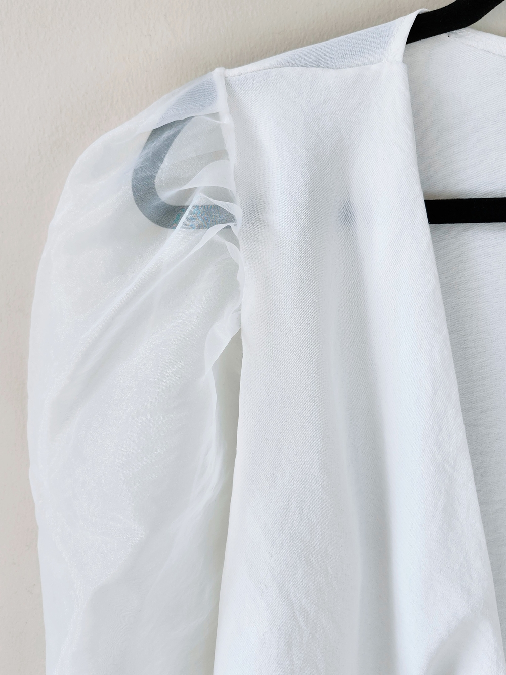 PrettyLittleThing White Sheer Puff Sleeve Tie-Front Crop Blouse - Picture 3 of 9